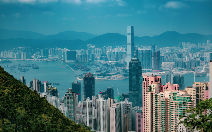 从文旅起家到香港身份，她如何打通国际市场大门？