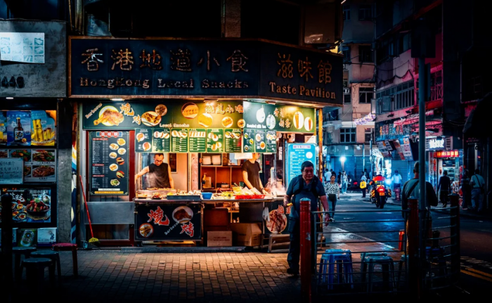 58岁川味老板的逆袭：用香港身份打造全球连锁，走出成都闯向东南亚